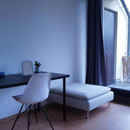 Budget Suite Mit Balkon - Privatzimmer In Wohnung - Netflix & Minibar Inklusive Coblence Extérieur photo