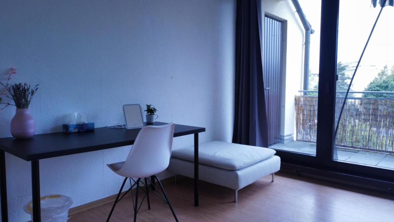 Budget Suite Mit Balkon - Privatzimmer In Wohnung - Netflix & Minibar Inklusive Coblence Extérieur photo